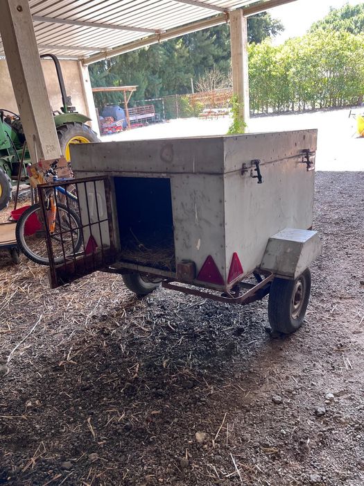 Reboque para trasportar cães de caça