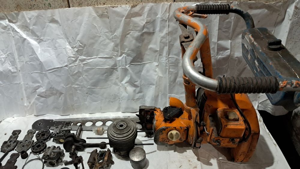 Продам бензопилу Урал на запчастини.