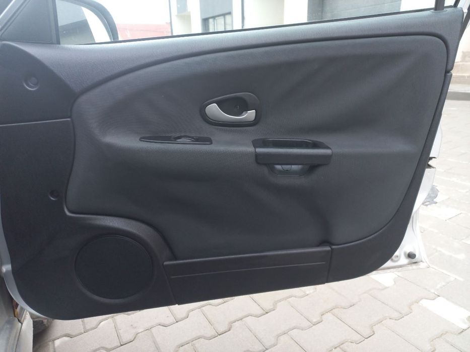 Mitsubishi Carisma 2003 1.6 бензин