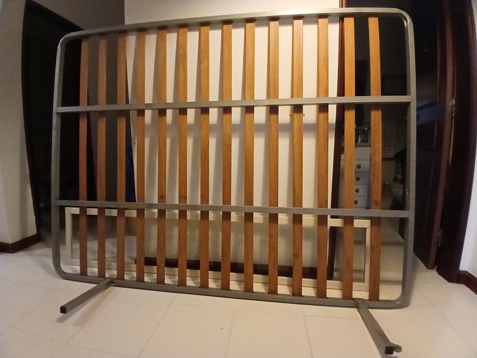 Sommier de metal