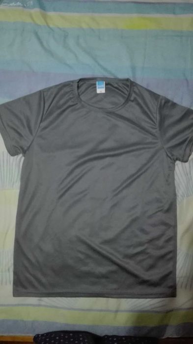 T-shirts cores variadas