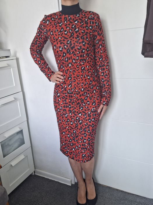 Obcisła sukienka w panterkę Zara M S na zimę czerwona na święta