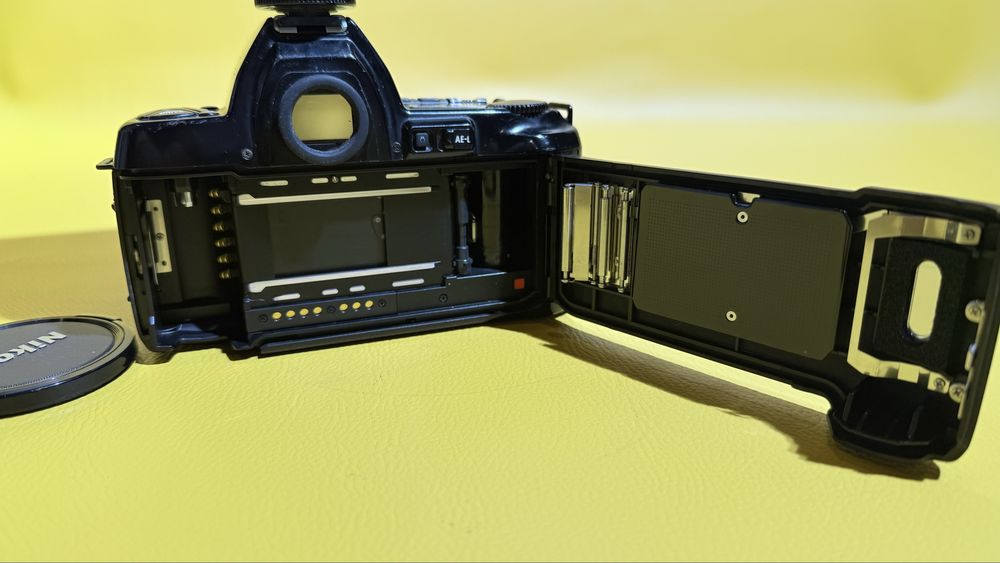 Camera Nikon F801 + objetiva + flash