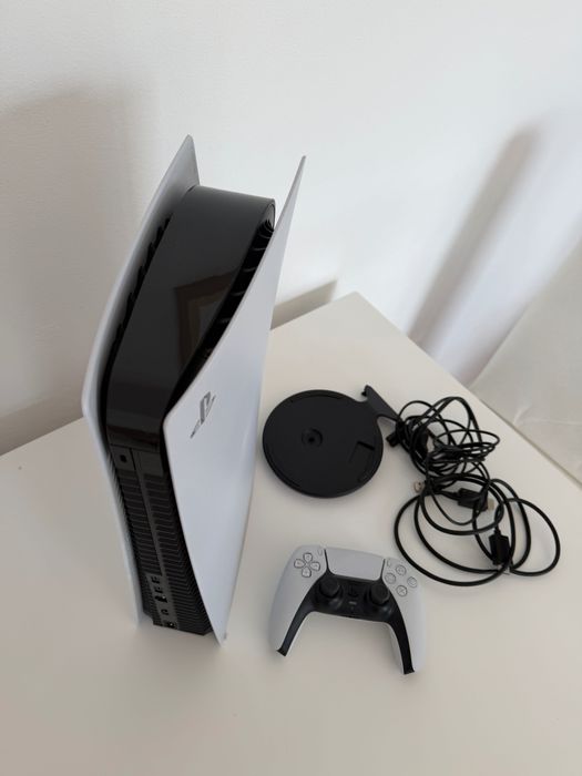 PS5 Digital - usada 2 vezes