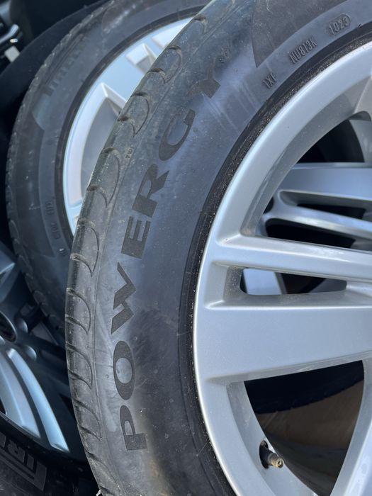 Oryginalne felgi aluminiowe Volkswagen T5 Multivan 17 cali, stan bardzo dobry.