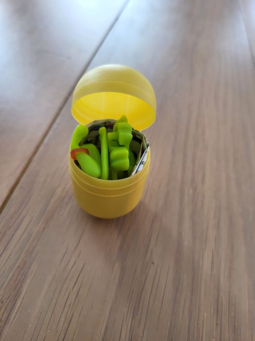 Kinder figurka żabka VQ005