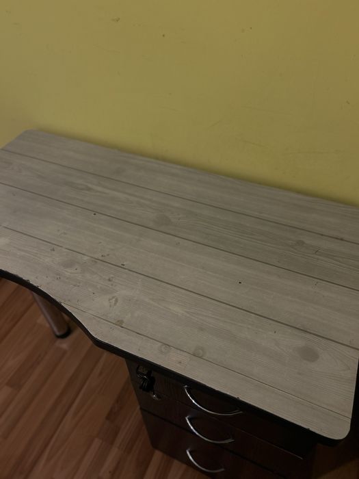 Продам Манікюрний стіл