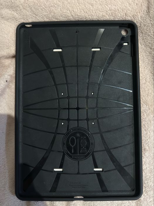 Etui Spigen pancerne z podstawką