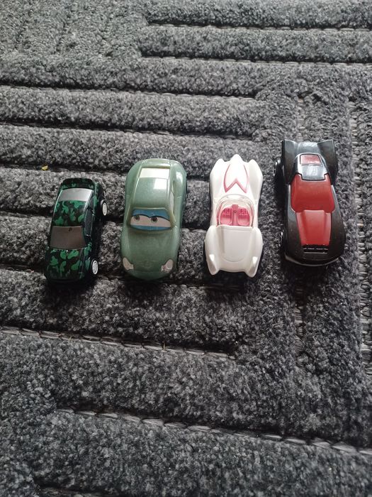Komplet  czterech autek.