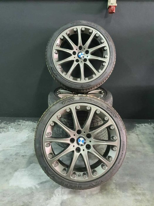Jantes novas com pneus novos.