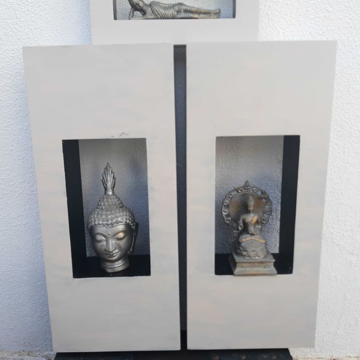 Molduras com Figuras Budistas