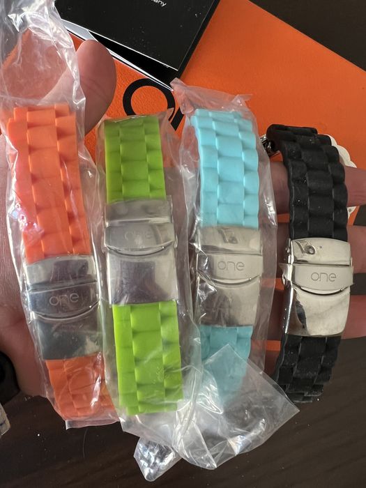 Relógio One com 5 braceletes