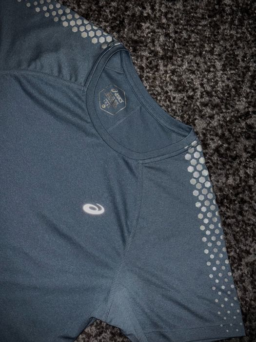 Продам футболку Asics