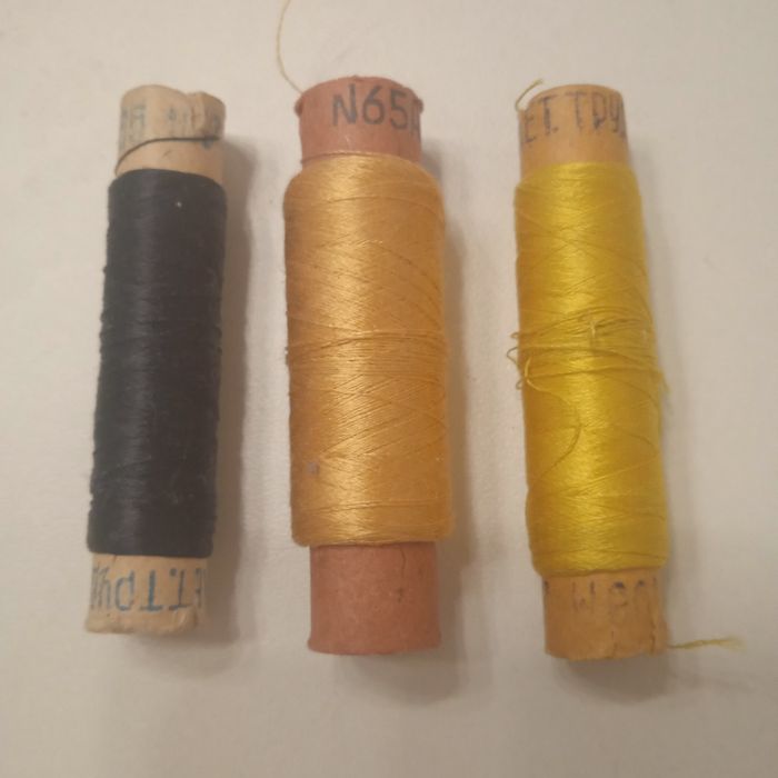 Нитки шелковые по 15грн