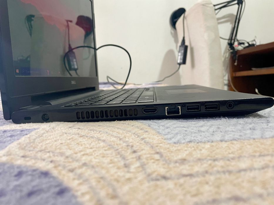 Portátil Dell Inspirion 15 (INTEL CORE i3 5GEN 256 GB SSD 8GB RAM)