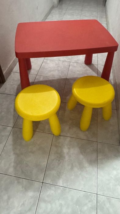 Mesa e cadeira criança