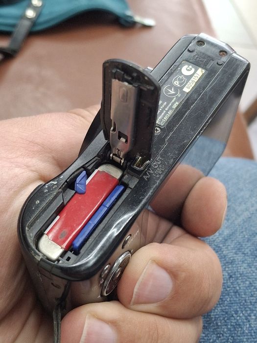Sony Cyber-Shot DSC-H90.