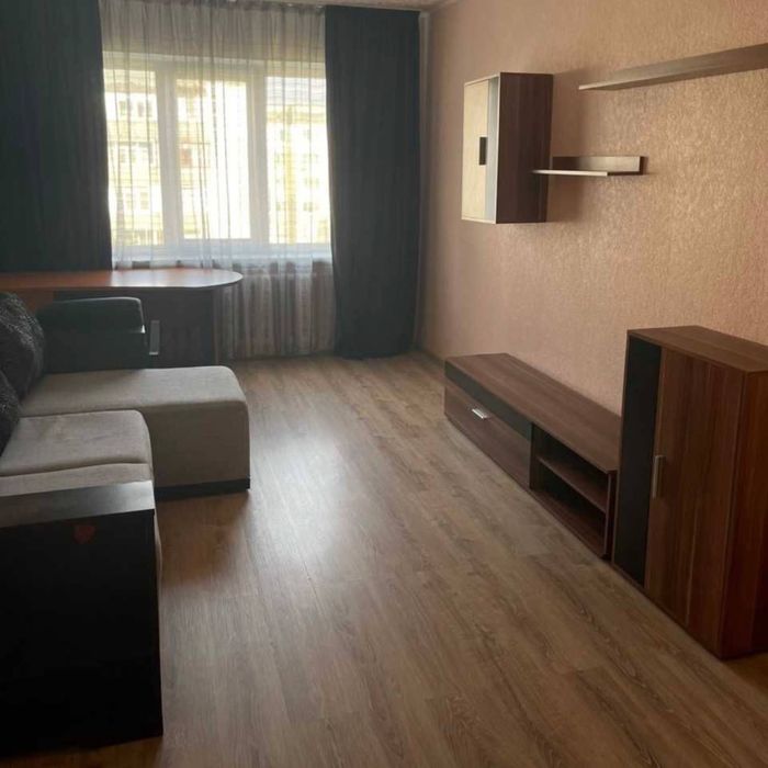 Сади -1 поруч з зупинкою