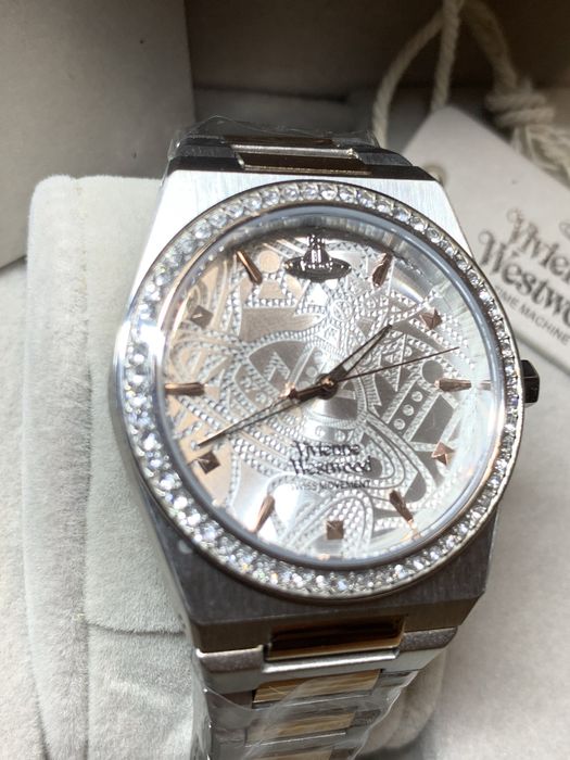 Новий годинник Vivienne Westwood