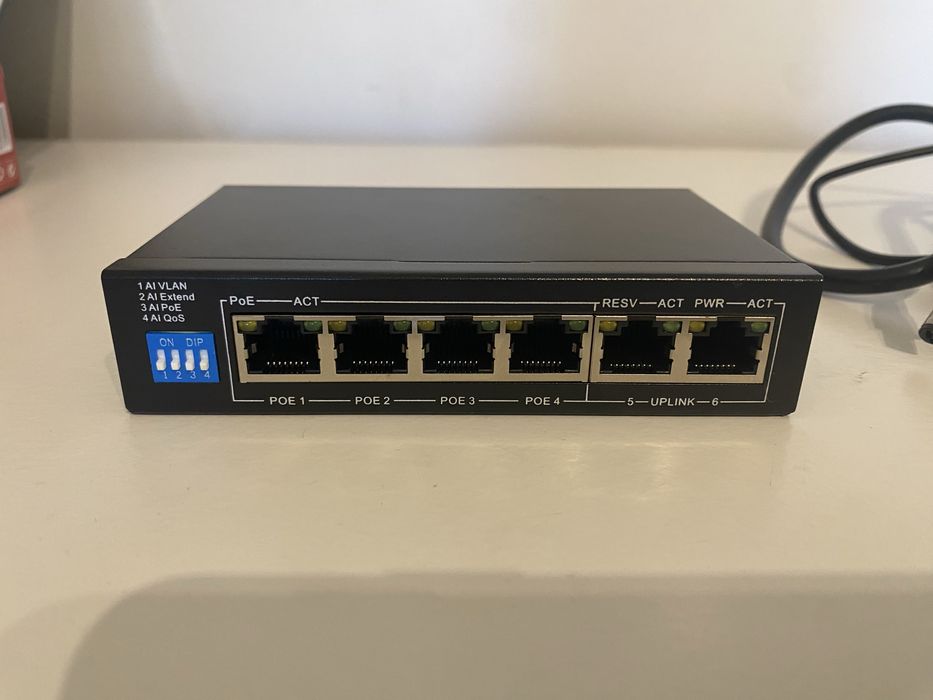 Switch 4p. 10/100 PoE+2Uplink IEEE802.3at/af PoE+/PoE
