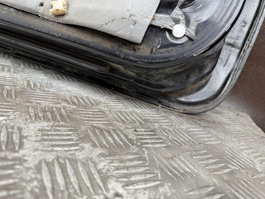 Дверь водителя Митсубиси кольт 08 mitsubishi colt