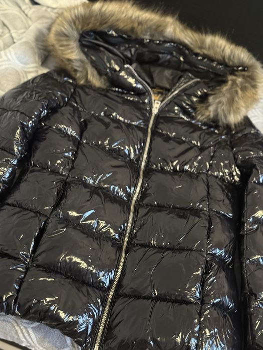 Ciepła zimowa kurtka z kapturem ze sztucznym futrem