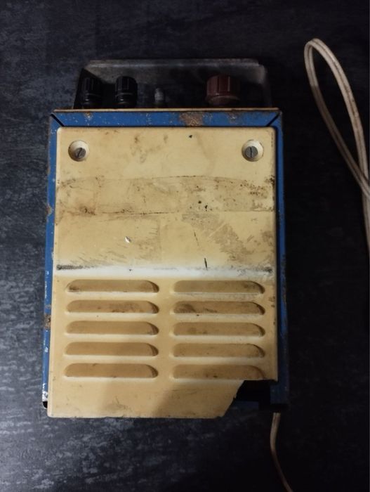 Акамуляторний зарядний пристрій