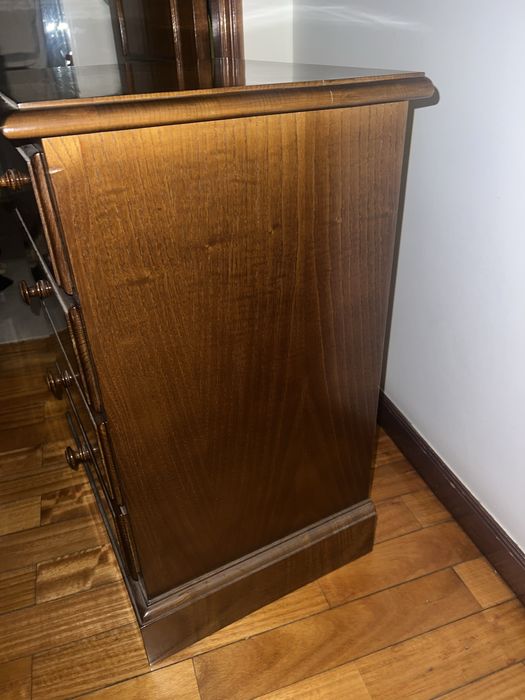 Mesinha cabeceira cerejeira 4 gavetas