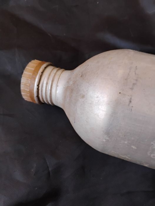 Stara butelka aluminiowa