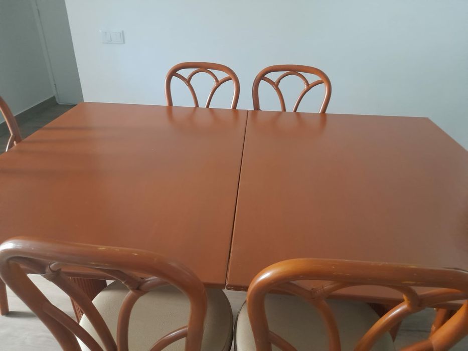 Mesa extensível + cadeiras