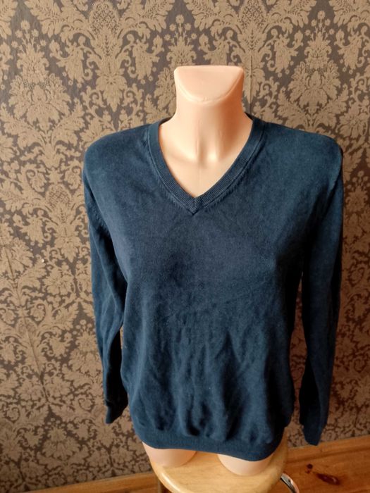 Granatowy sweter męski