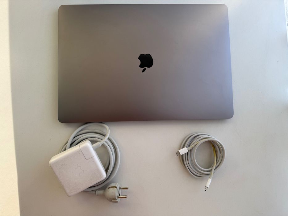 MacBook Pro Retina 16" – Processador i7– 512GB SSD, 16GB RAM, 2 gráficas – Bom Estado, Caixa original