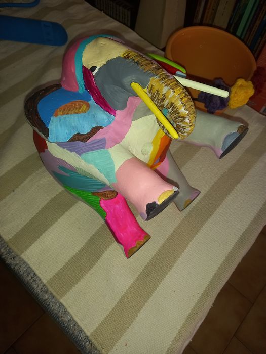 Elefante colorido porta-vasos