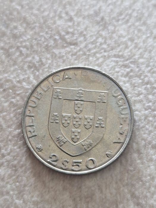 Moeda não circulada 2,5 escudos mundial de Hoquei 1982