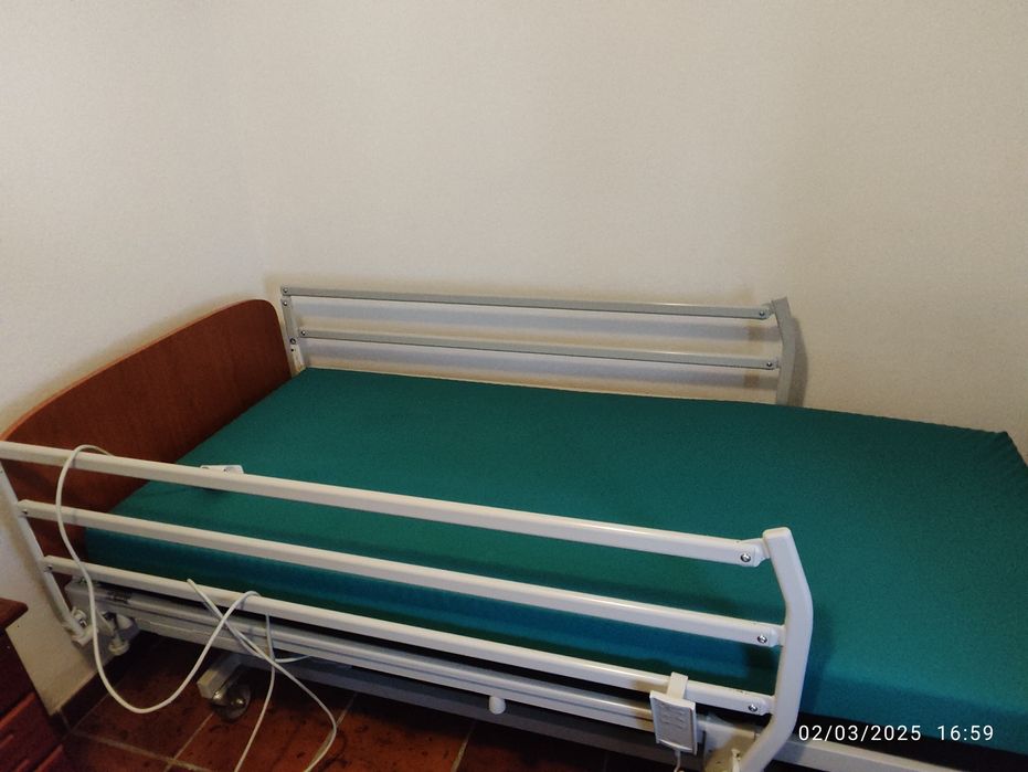 Cama articulada eléctrica usada com pouco uso