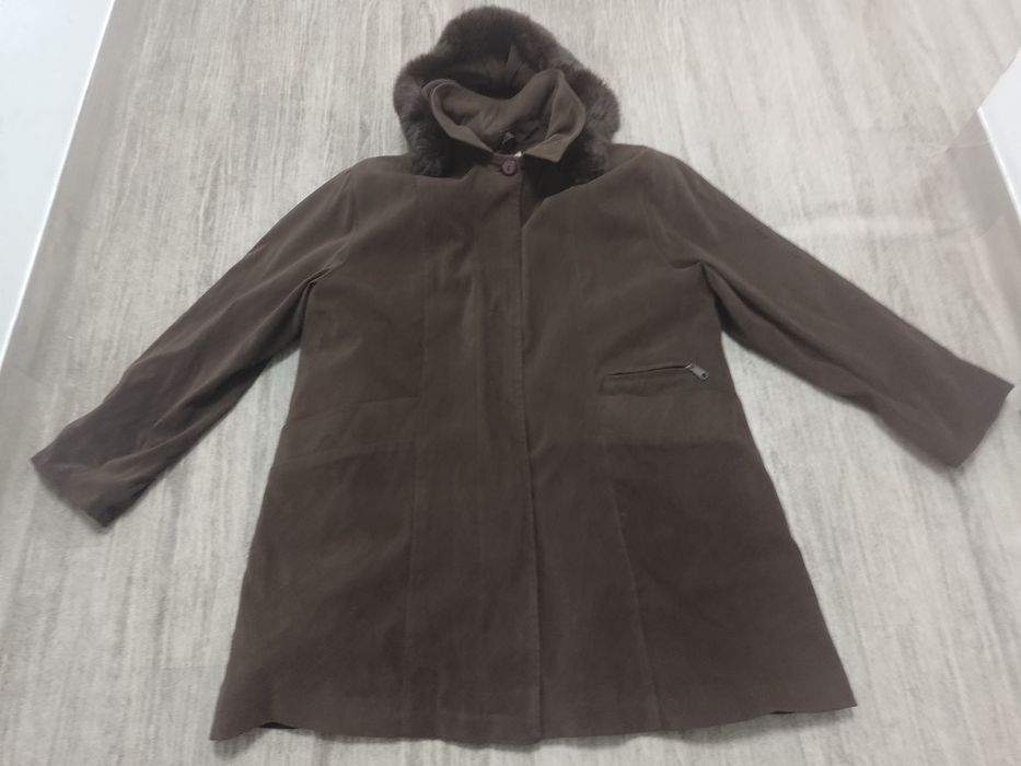 Sprzedam damski płaszcz zimowy z kapturem rozmiar XL.