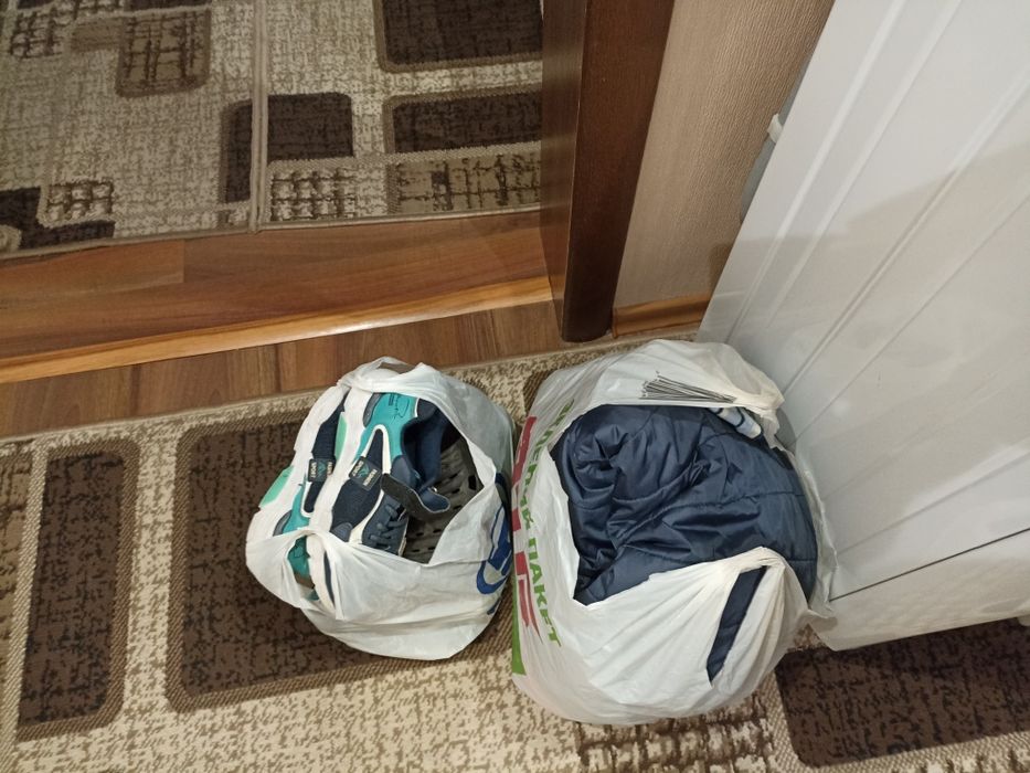 Віддам одежу взуття на хлопчика 134-140 см