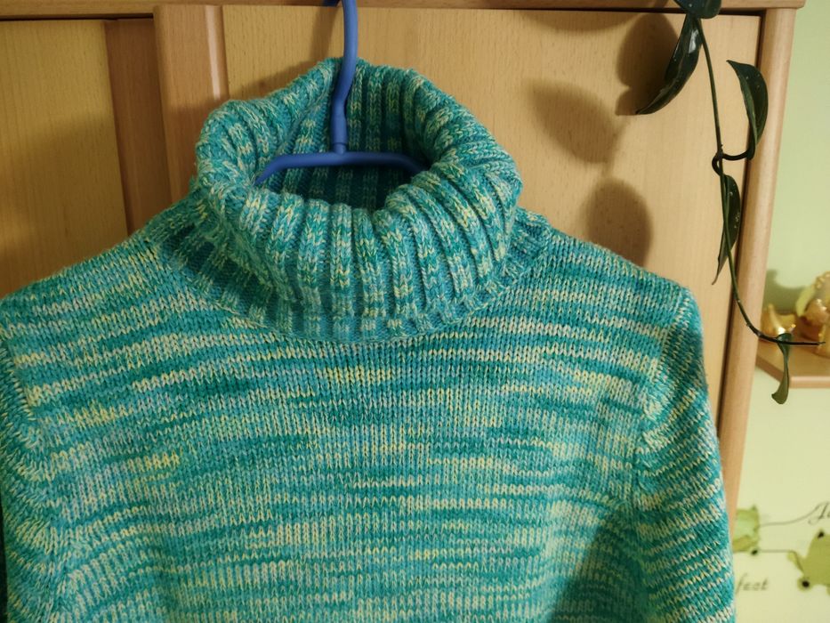 Golf kremowo-turkusowy