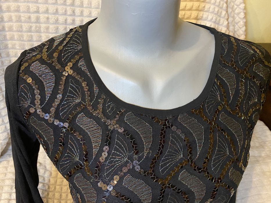 Oryginalna bluzeczka z cekinowym przodem