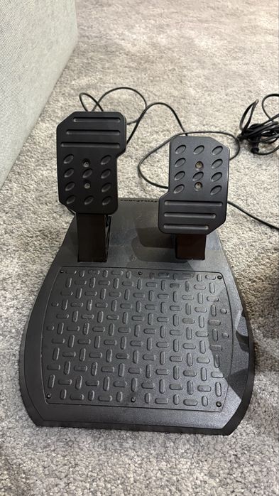 Volante Thrustmaster T150 + Pedais