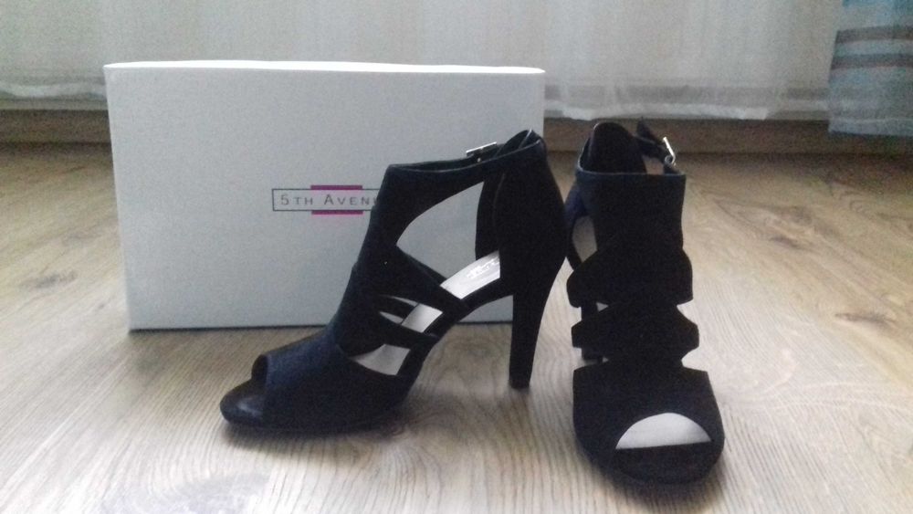 Czarne sandały 5th Avenue