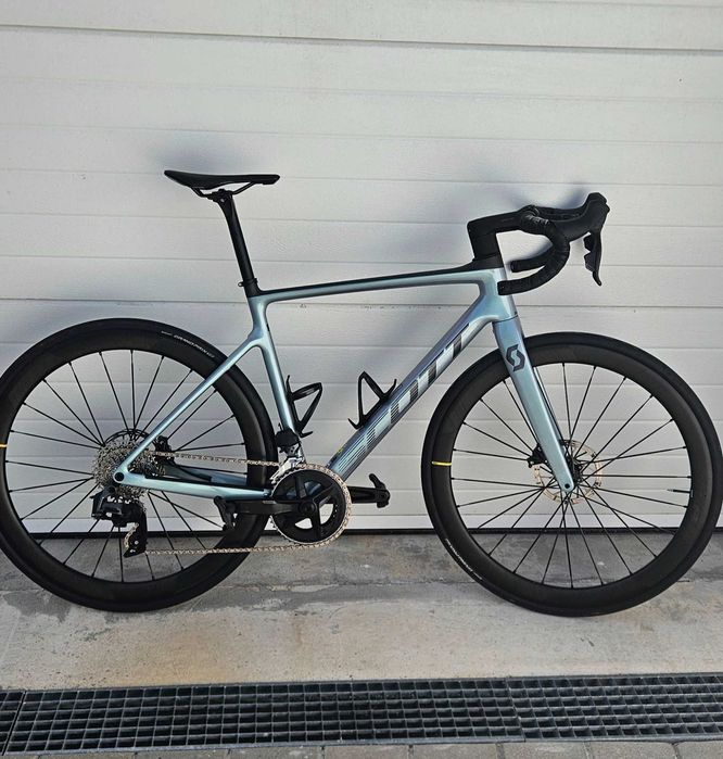 Bicicleta Scott Addict 10 c/ Rodas Mavic Cosmic SLR 45 em carbono