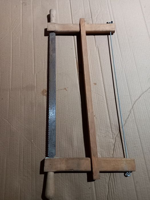 Пила -ручная-лучковая.