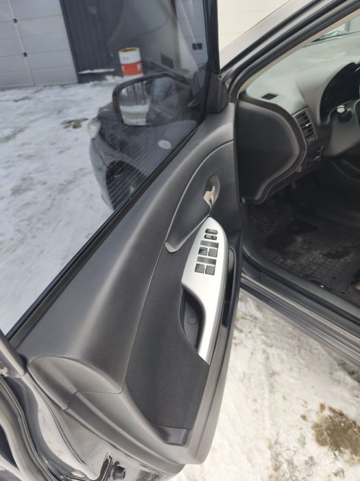 Продам TOYOTA Corolla