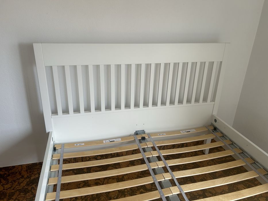 Cama branca 140 x 200