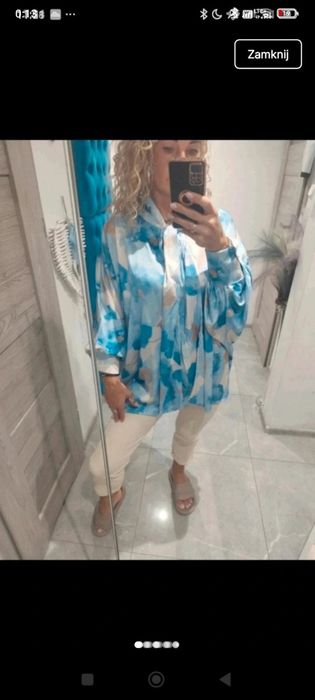 Niebieska koszula atłasowa oversize kwiaty