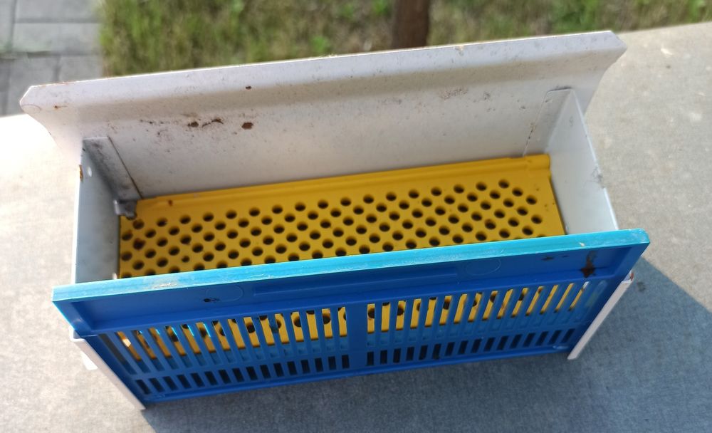 Інвентар для бджільництва