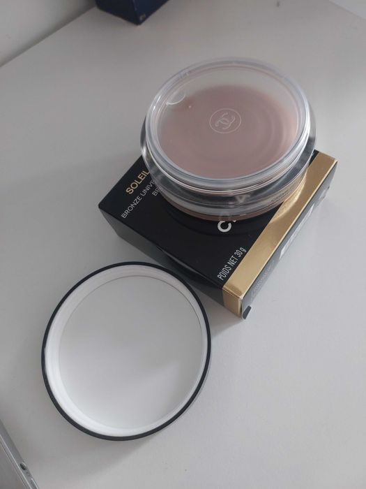 Chanel les beżowy krem brązujący o zdrowym blasku, brąz soleil tan.