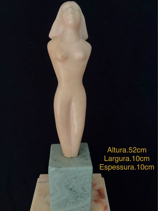 Escultura em mármore