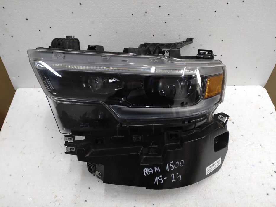 lampa lewa dodge ram 1500 5 V full led model le17e6410 rok 19-24